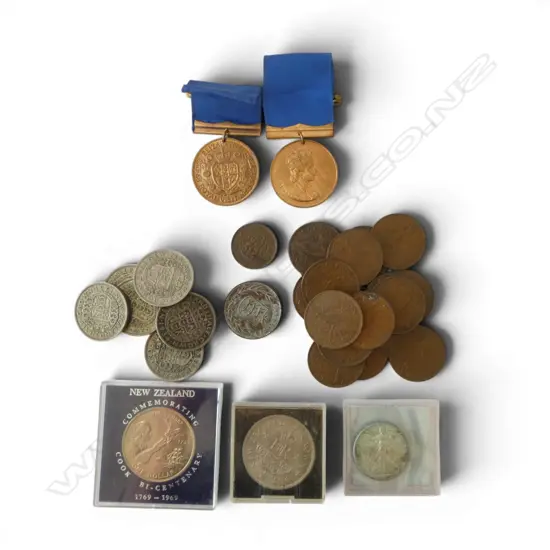 ASST. COINS & MEDALS INCL. 900 SILVER WALKING LIBERTY AMERICAN EAGLE HALF DOLLAR 1941 30mm dia 12.5gms