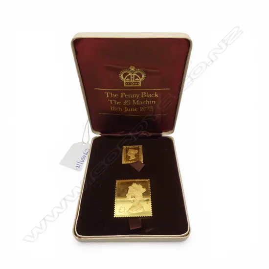 2 22ct STAMP REPLICAS; PENNY BLACK & £ MACHIN 38.3gms 2959/3000