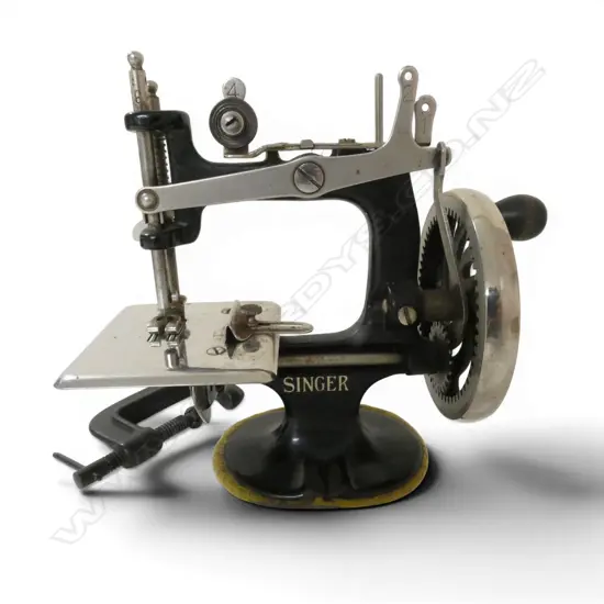 MINIATURE SINGER SEWING MACHINE H.155mm + CLAMP
