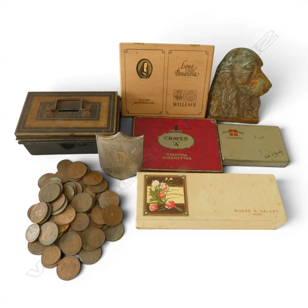 VINTAGE NZMRDA METAL CAR BADGE, BRASS DOG PLAQUE, ASST BOXES & TIN NZ PENNIES & HALF PENNIES Image 1++