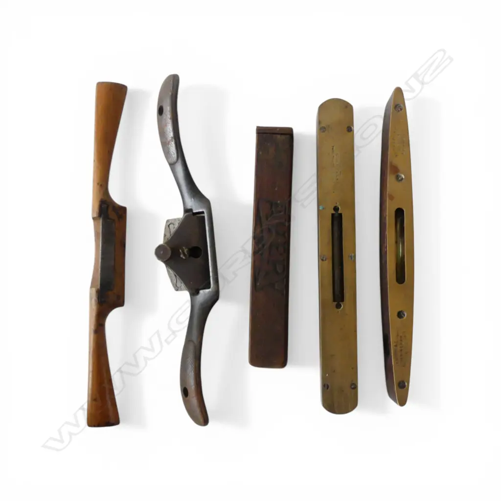 2 VINTAGE BRASS LEVELS L230MM 2 SPOKE SHAVES & AVERY PC Image 1++