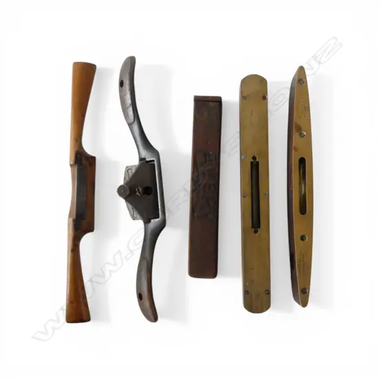 2 VINTAGE BRASS LEVELS L230MM 2 SPOKE SHAVES & AVERY PC