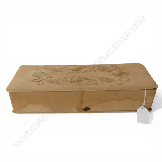 VINTAGE OBLONG EMBROIDERED LID SEWING BOX L.305mm with wooden lace bobbins