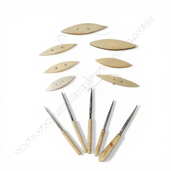 COLLECTION OLD BONE SEWING SHUTTLES & STILETTO SEWING TOOLS
