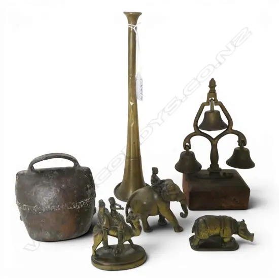 6 METAL PIECES; HORN L.255mm, 2 BELLS, 3 BRASS ANIMALS
