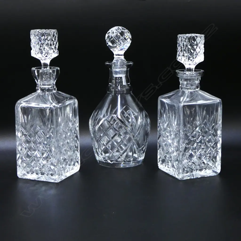 3 CRYSTAL DECANTERS H.260mm Image 1++