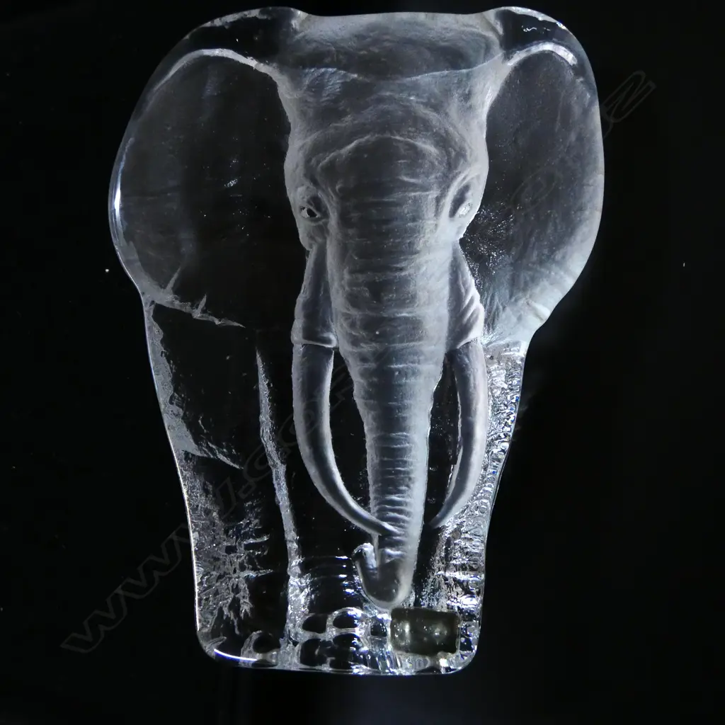 SIGNED SWEDISH STUDIO GLASS ELEPHANT  MATS KNASSON H210MM Image 1++