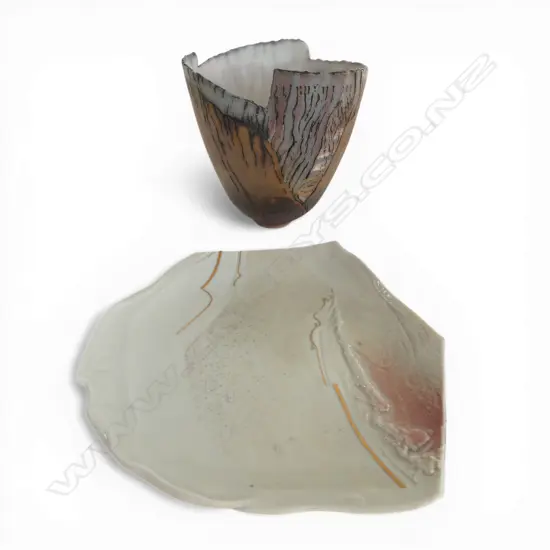 Jean McKinnon two porcelain handmade pieces: incised & pierced vase H.130mm + flat sculpted lustre dish # end broken off