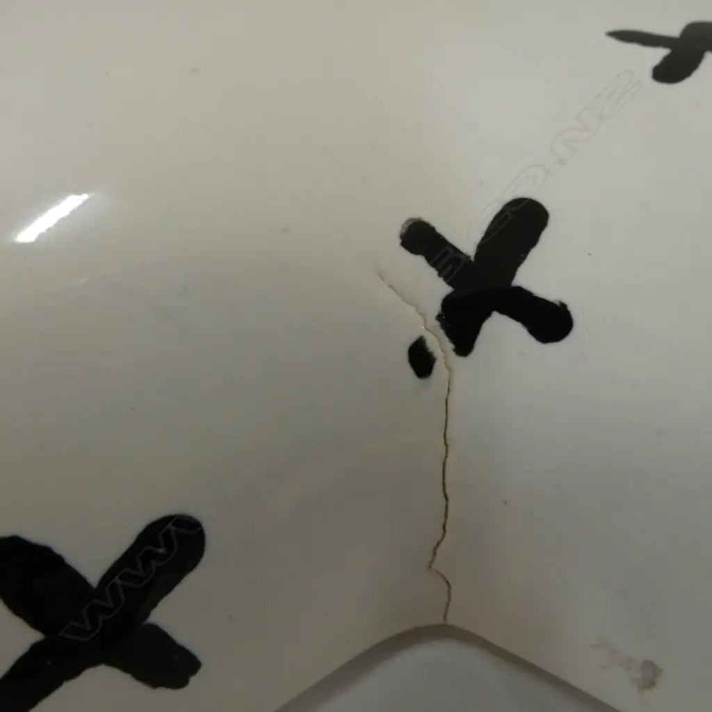 STUDIO CERAMIC QUATREFOIL WALL ART SIGNED JO NZ 280mm dia Image 1++