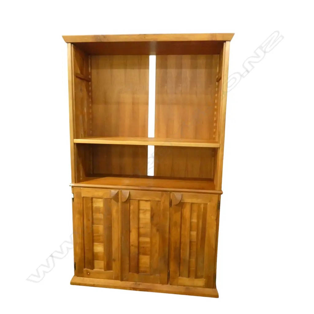 WOODEN CABINET MISSING SHELVES +++ TO BE FIXED LATER Image 1++