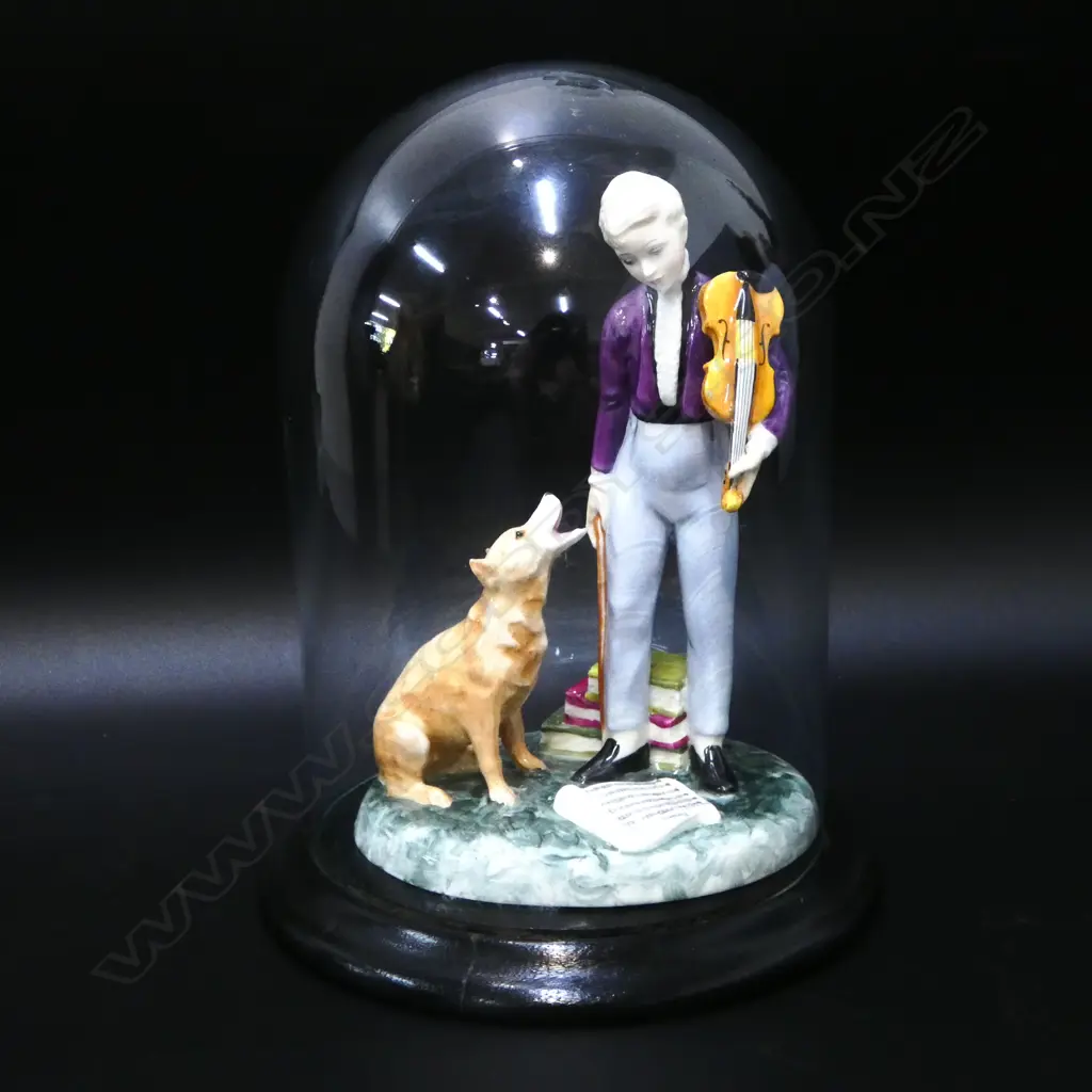 ROYAL DOULTON 'THE YOUNG MASTER' H.165mm IN MODERN GLASS DOME H.210mm Image 1++