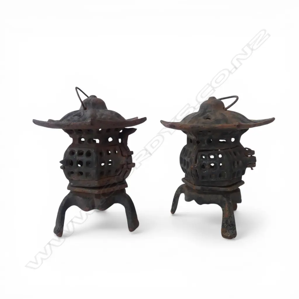 2 METAL JAPANESE GARDEN LANTERNS H.150mm Image 1++
