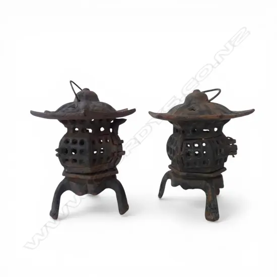 2 METAL JAPANESE GARDEN LANTERNS H.150mm