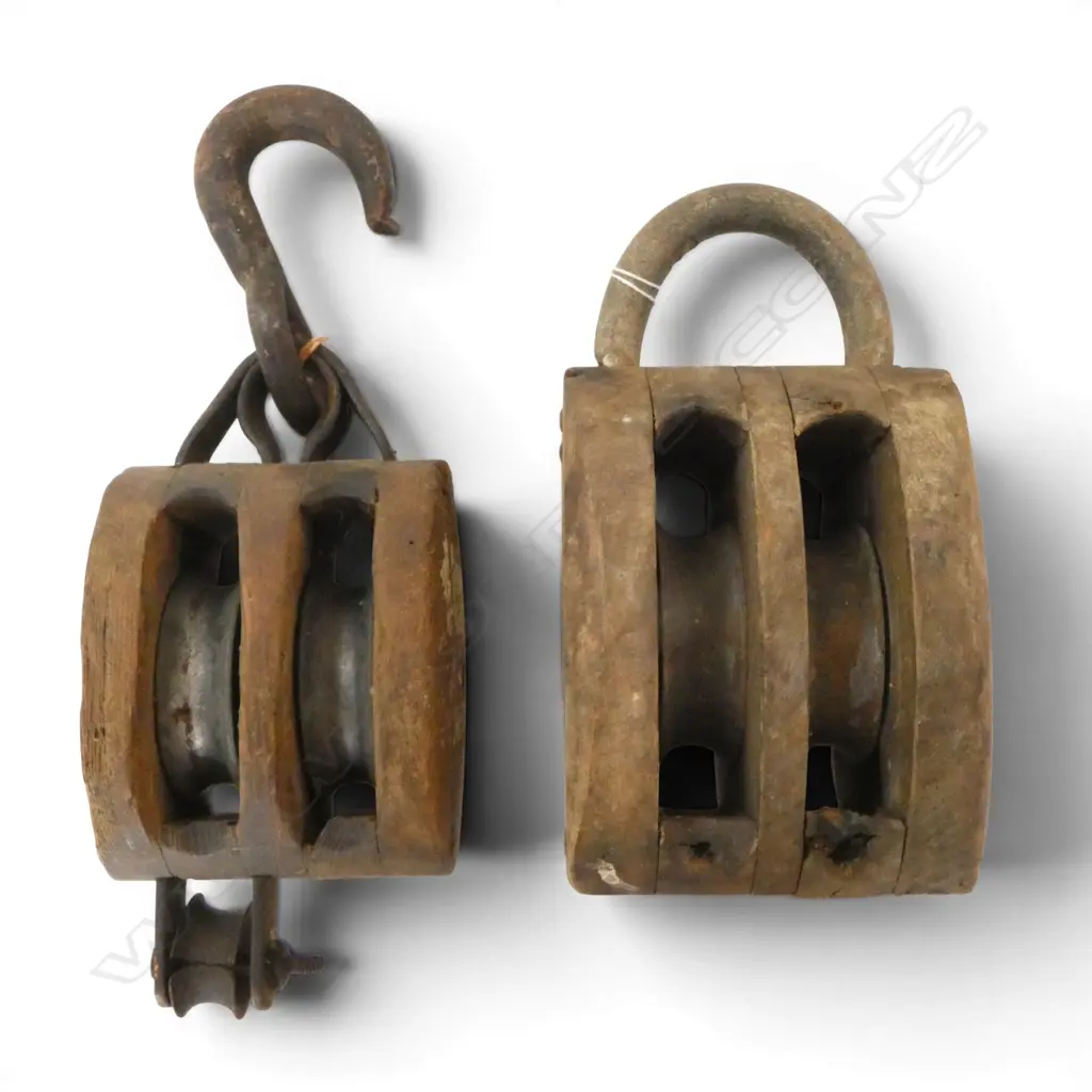 2 VINTAGE SAILINGSHIP PULLEYS Image 1++