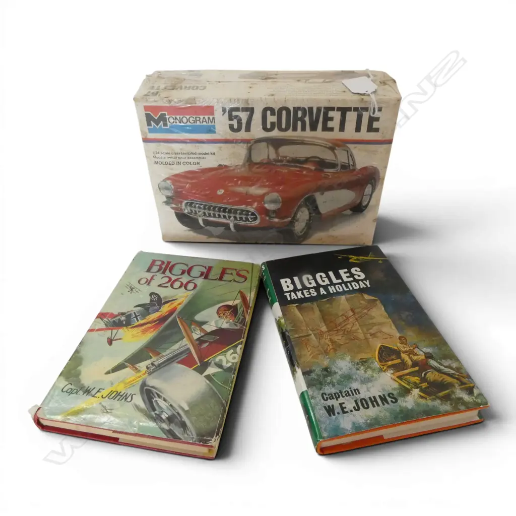 UNOPENED '57 CORVETTE 1/24th SCALE MODEL, 2 BIGGLES BOOKS Image 1++