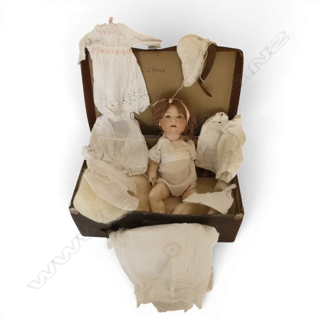 VINTAGE SMALL SUITCASE L480MM & VINTAGE CHINA NIPPON DOLL  WITH EXTRA CLOTHES Image 1++