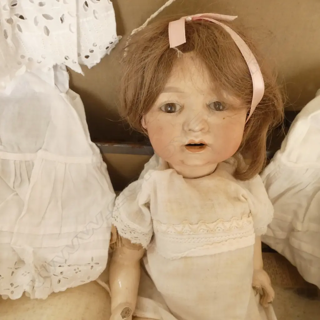 VINTAGE SMALL SUITCASE L480MM & VINTAGE CHINA NIPPON DOLL  WITH EXTRA CLOTHES Image 1++