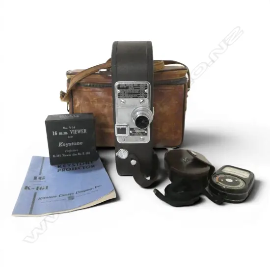MODEL A-3 16mm CLOCK WORK MOVIE CAMERA IN LEATHER CASE