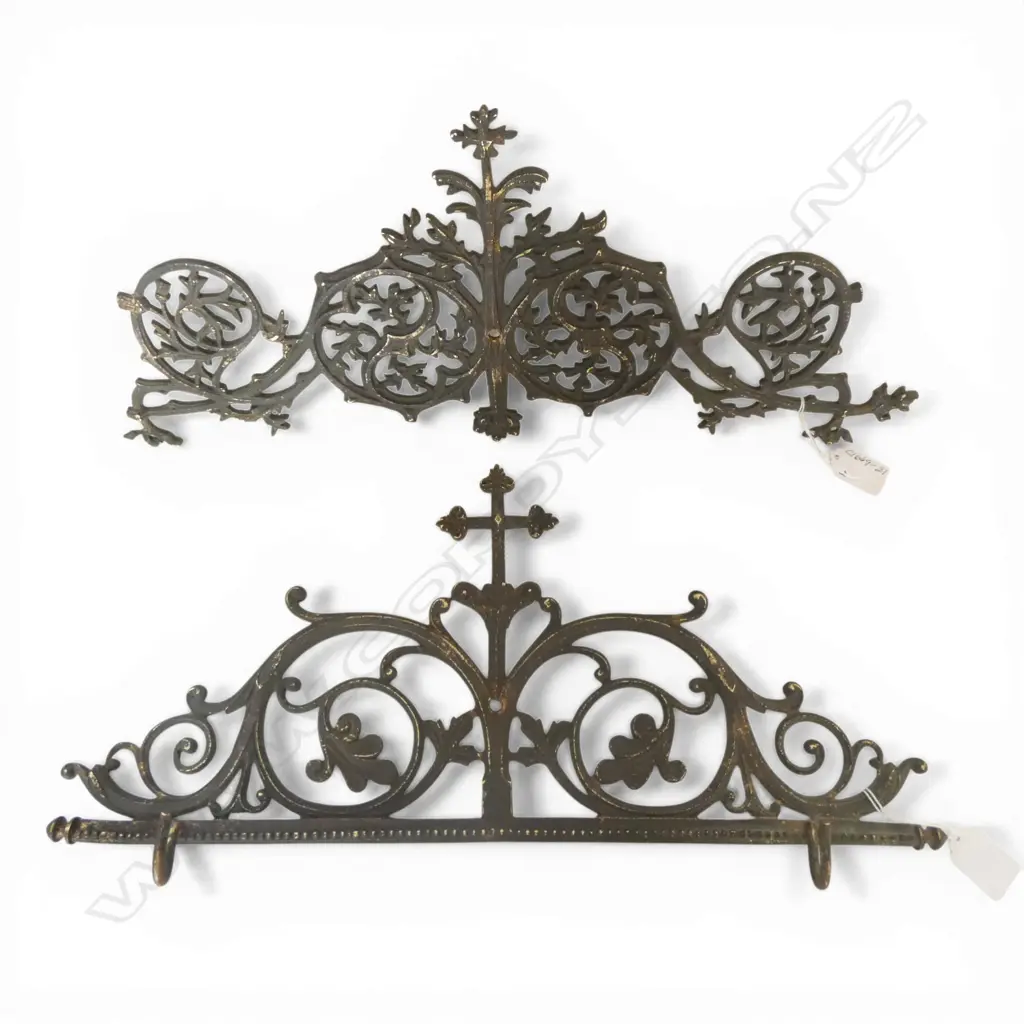 2 WEATHERED ORNATE METAL WALL BRACKETS, 1 w HOOKS, L.470 x 220mm Image 1++