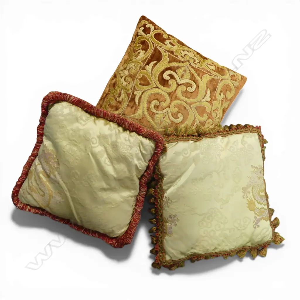 3 CUSHIONS 390x390mm Image 1++