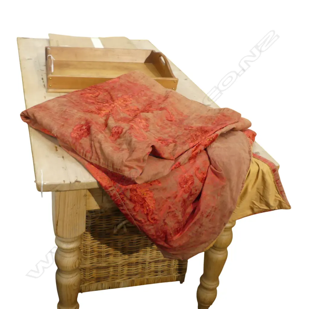 LRG ANTIQUE SHABBY CHIC BED COVER, 2520 x 2240mm Image 1++