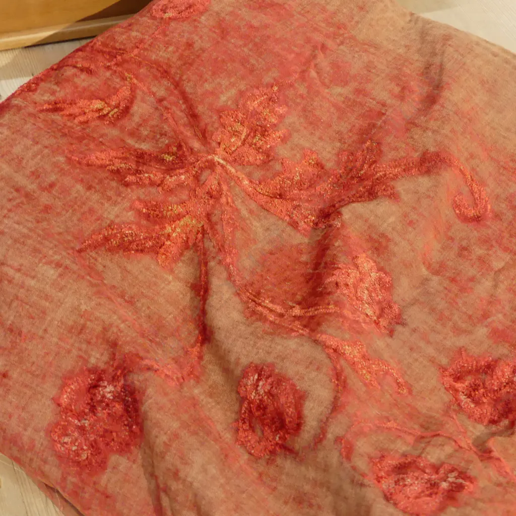 LRG ANTIQUE SHABBY CHIC BED COVER, 2520 x 2240mm Image 1++