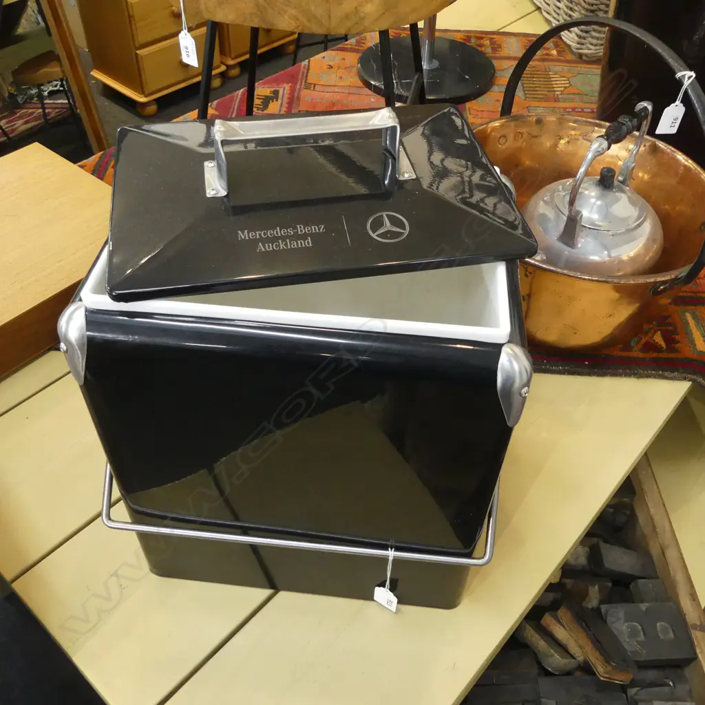 BLACK MERCEDES BENZ CHILLY BIN Image 1++