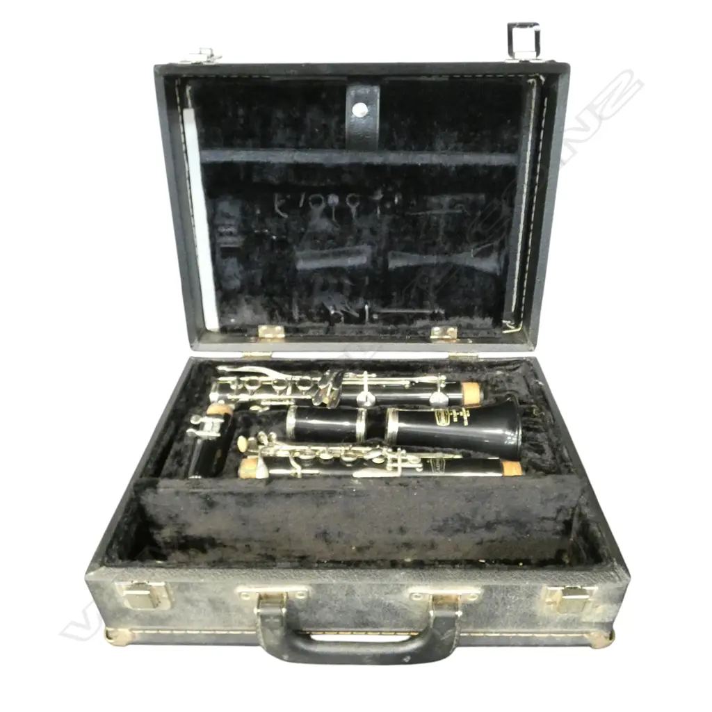 BUNDY RESONITE CLARINET, CASED Image 1++