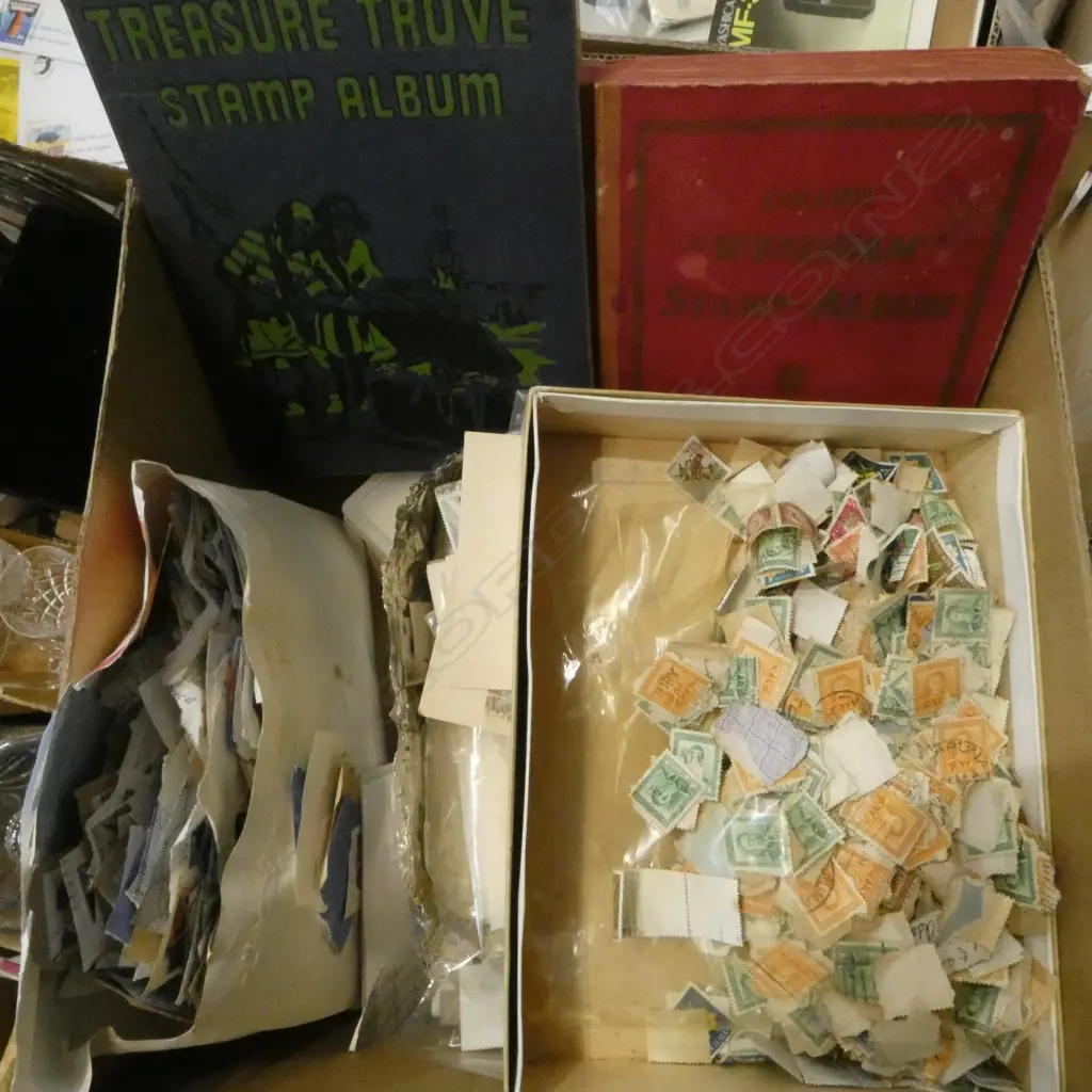 ASST. NZ & WORLD STAMPS INCLUDES NZ MINT DECIMAL + USED ON PAPER + ALBUMS ETC Image 1++