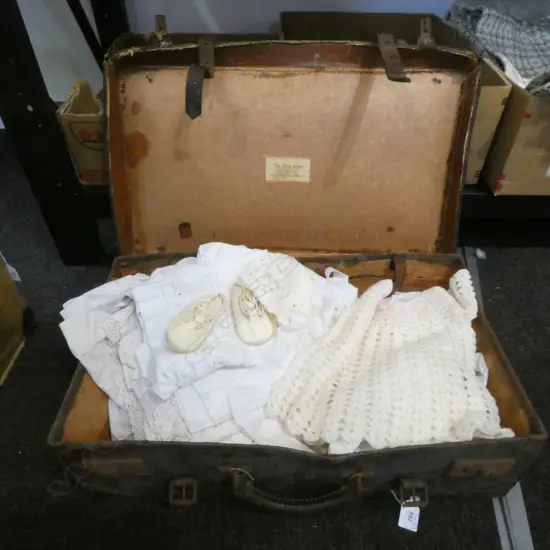 ASST. LINENS IN OLD LEATHER SUITCASE W.600mm