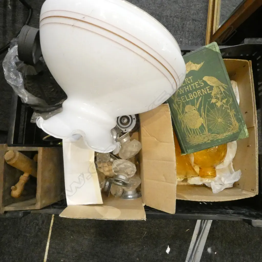 BOX LOT LAMPS DOORHANDLES & MISC Image 1++