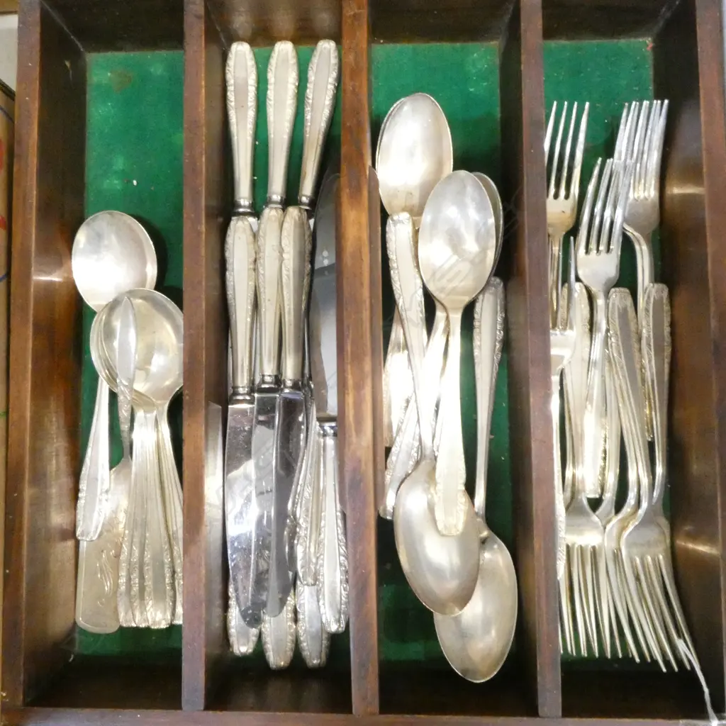 TRAY OF ASST. GROSVENOR CUTLERY Image 1++