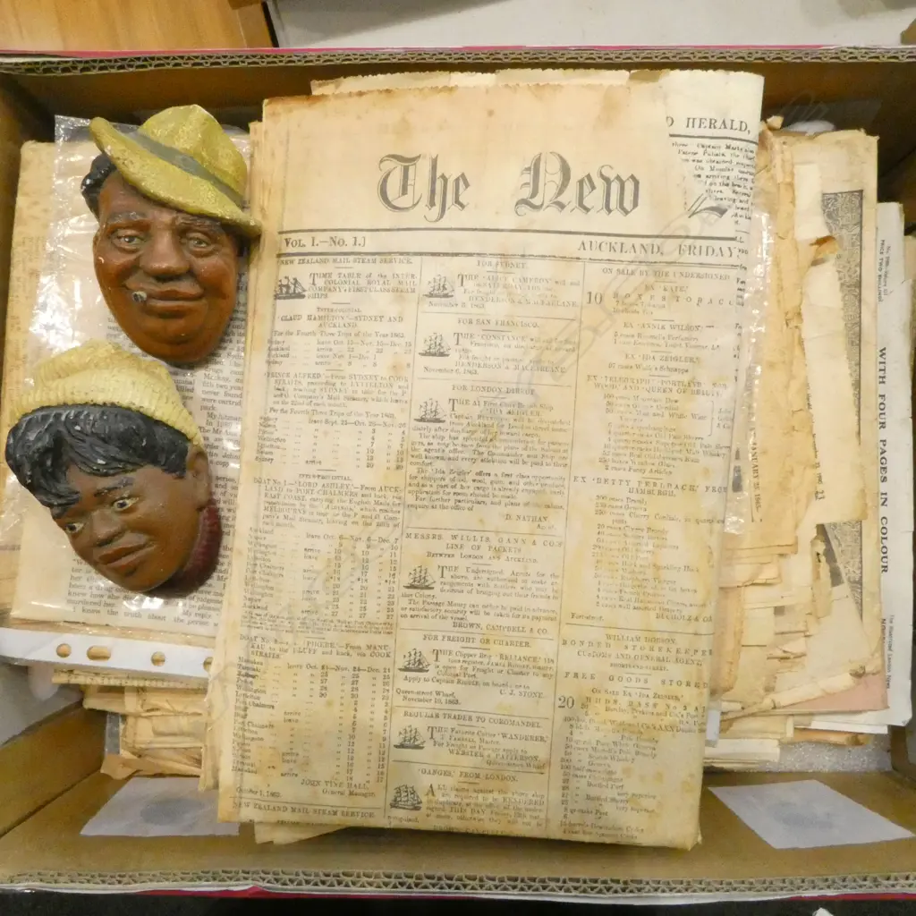 OLD NZ NEWSPAPERS + 2 BOSSONS STYLE HEADS H.110mm Image 1++