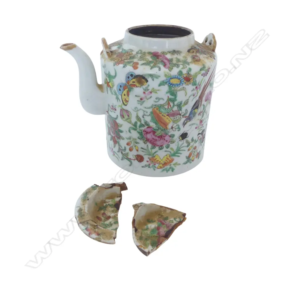 ASST. EPNS, 2 LAQUER TRAYS, FAMILLE ROSE TEAPOT AF ETC Image 1++