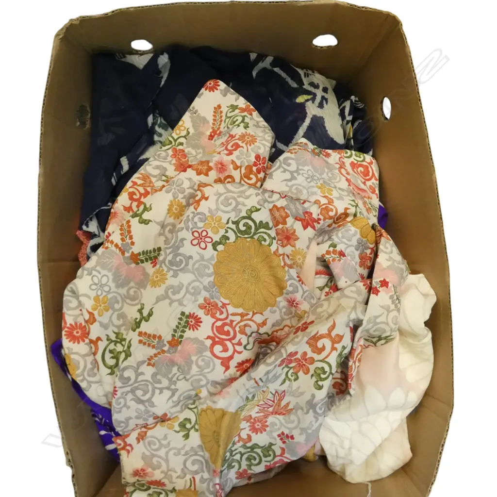 BOX of 6 VINTAGE JAPANESE KIMONO Image 1++