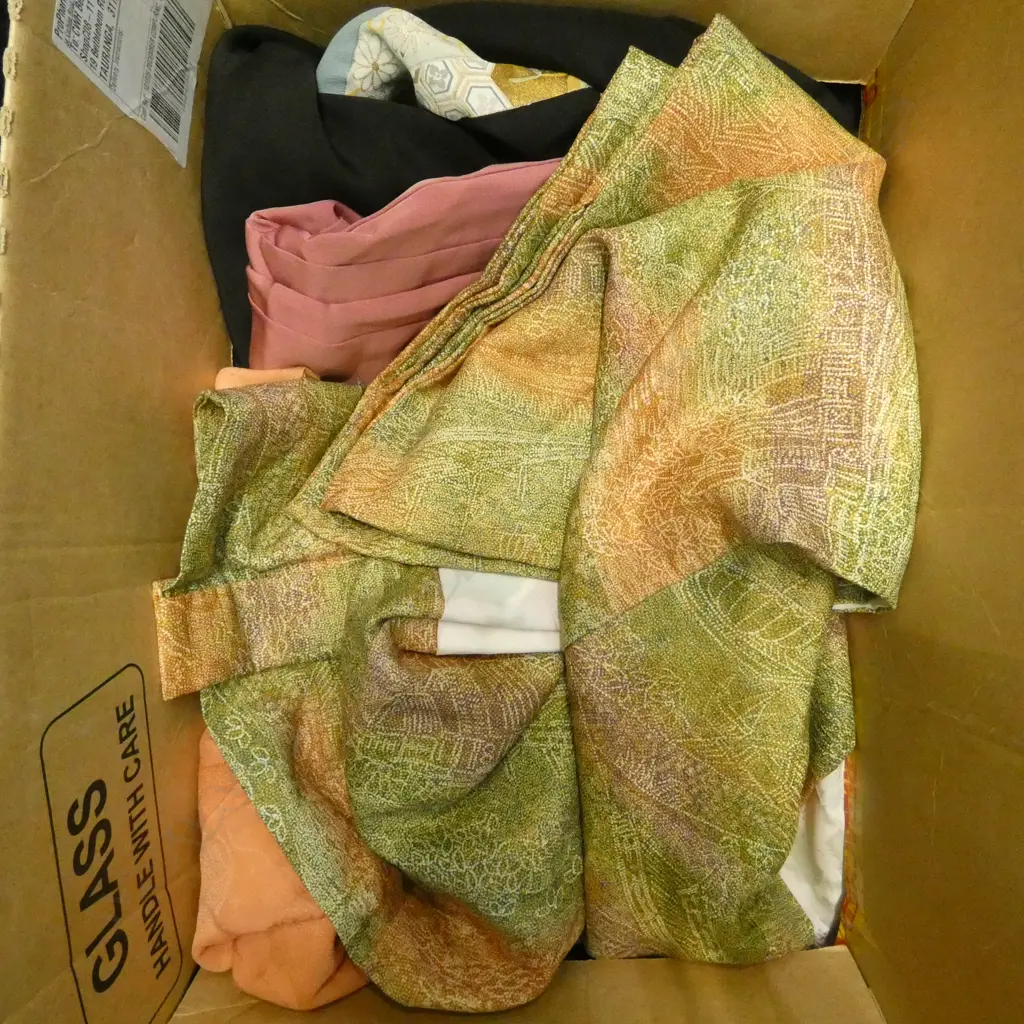 BOX of 5 VINTAGE JAPANESE KIMONO Image 1++