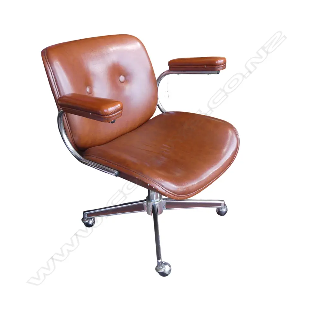 MID-CENTURY STYLE UPHOLSTERED LEATHER SWIVEL CHAIR Image 1++
