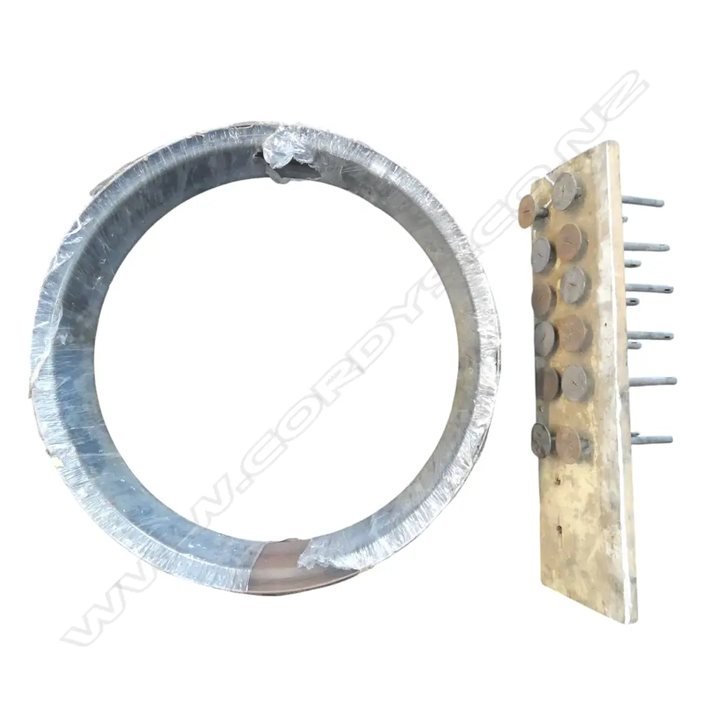 23 INCH STEEL WHEEL RIM & 12 R/ROYCE PISTON HEADS Image 1++