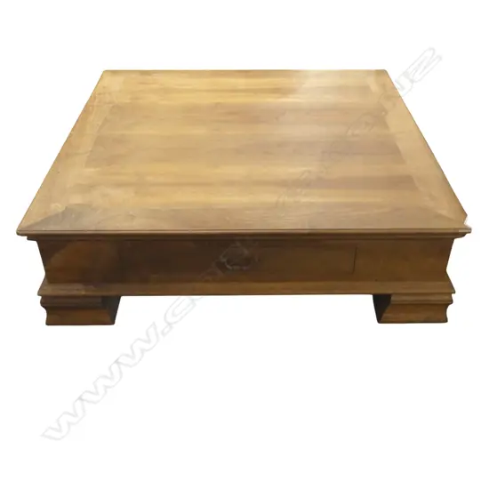 WOODEN COFFEE TABLE 1120x1120x325mm