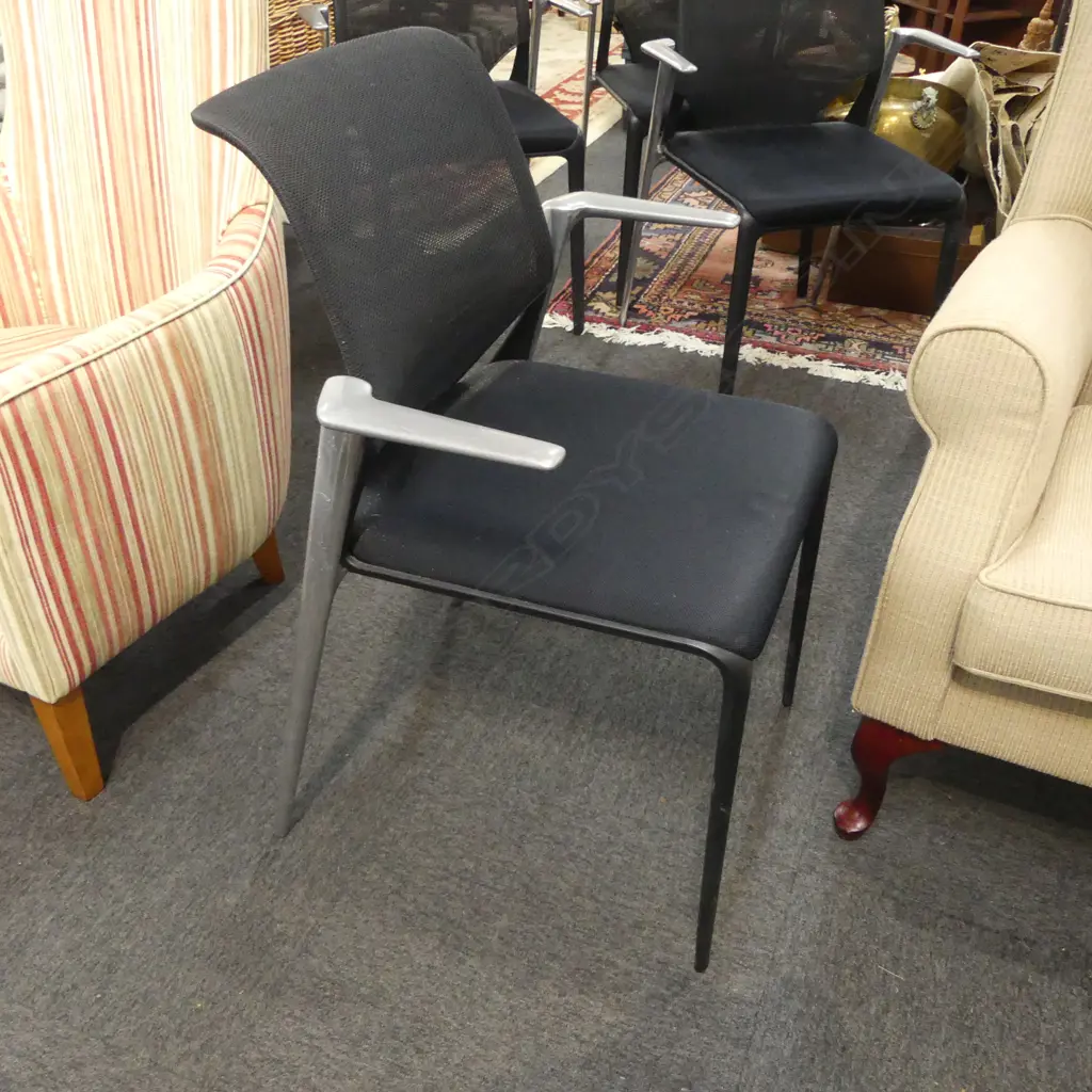 4 VITRA MEDASLIM OFFICE CHAIRS legs need attention Image 1++