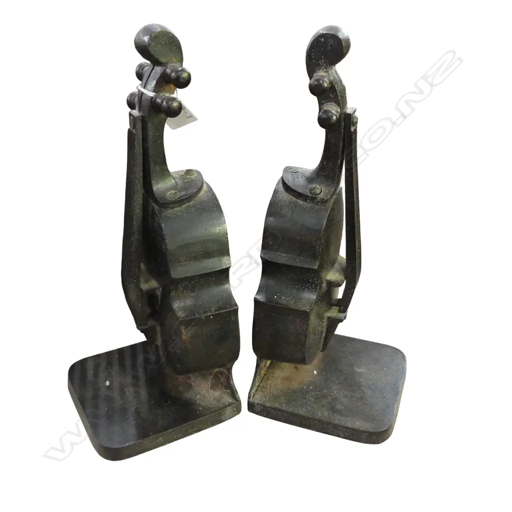 PR HEAVY CAST BASS BOOKENDS, H.250mm Image 1++