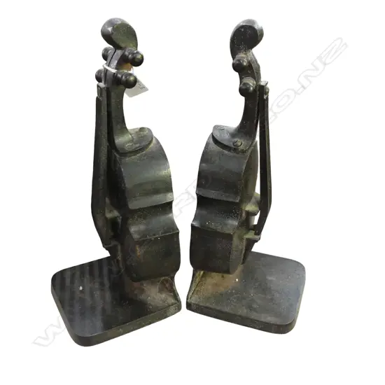 PR HEAVY CAST BASS BOOKENDS, H.250mm
