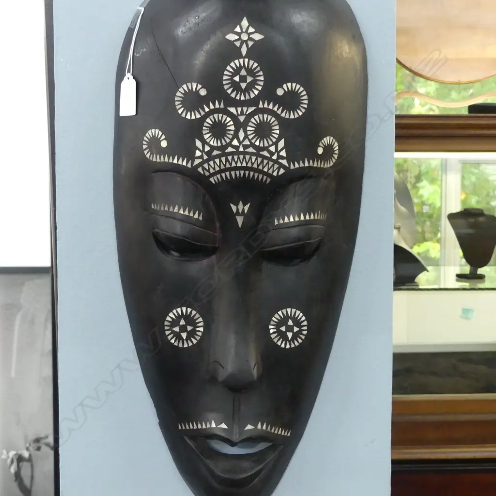 WOODEN MASK w. MoP INLAY H.510mm Image 1++