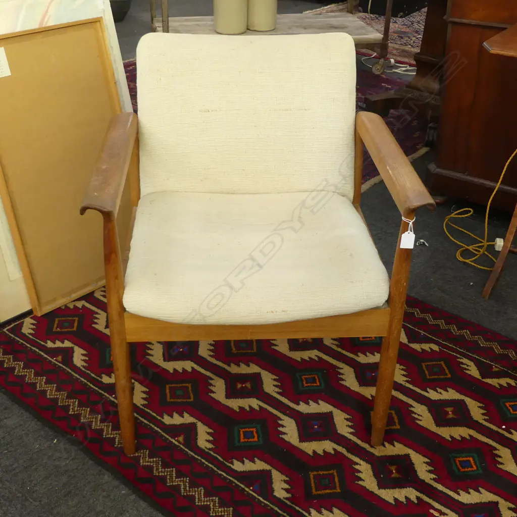 MID CENTURY ARMCHAIR SEAT MAY NEED WORK Image 1++
