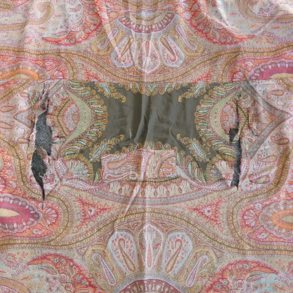 ANTIQUE PAISLEY SHAWL, FAULTS Image 1++