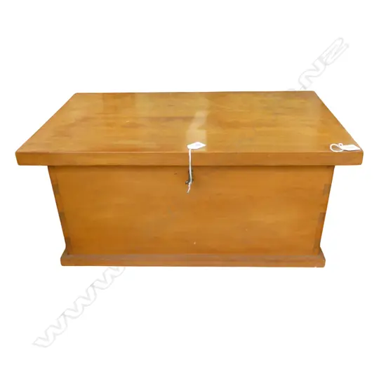 WOODEN BOX with key 690x415x310mm