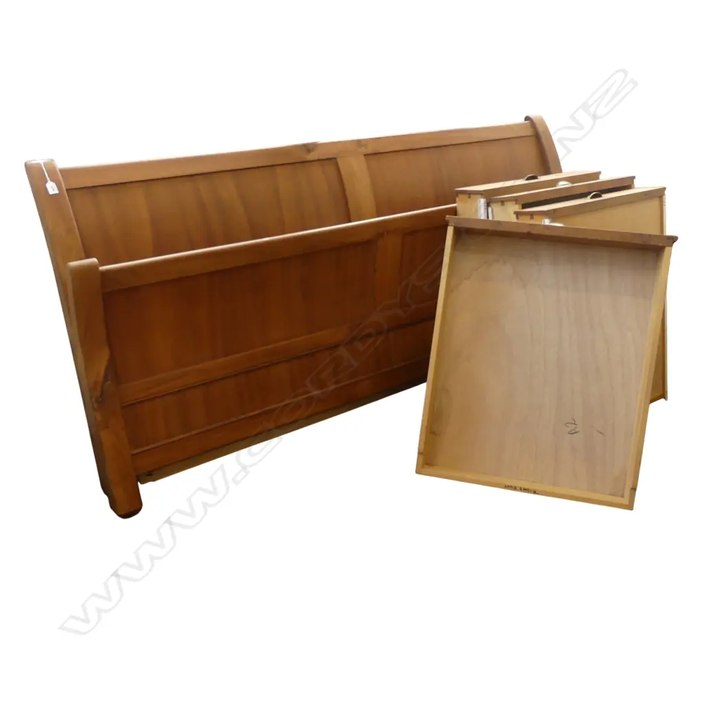 WOODEN SLEIGH BED Image 1++