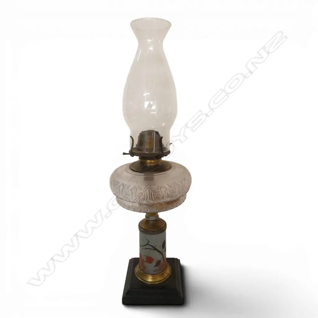 COLONIAL KEROSENE LAMP Image 1++