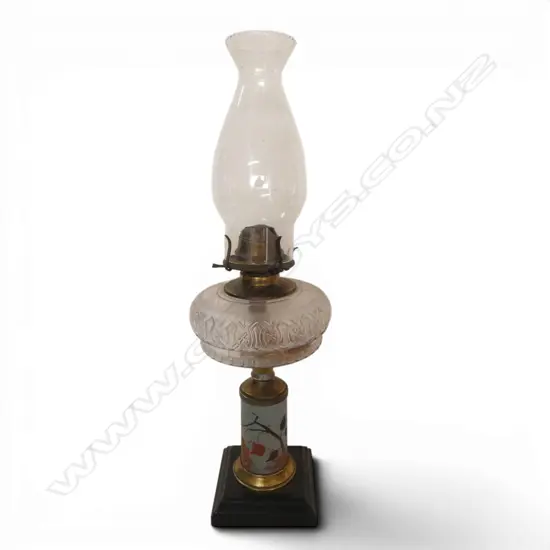 COLONIAL KEROSENE LAMP