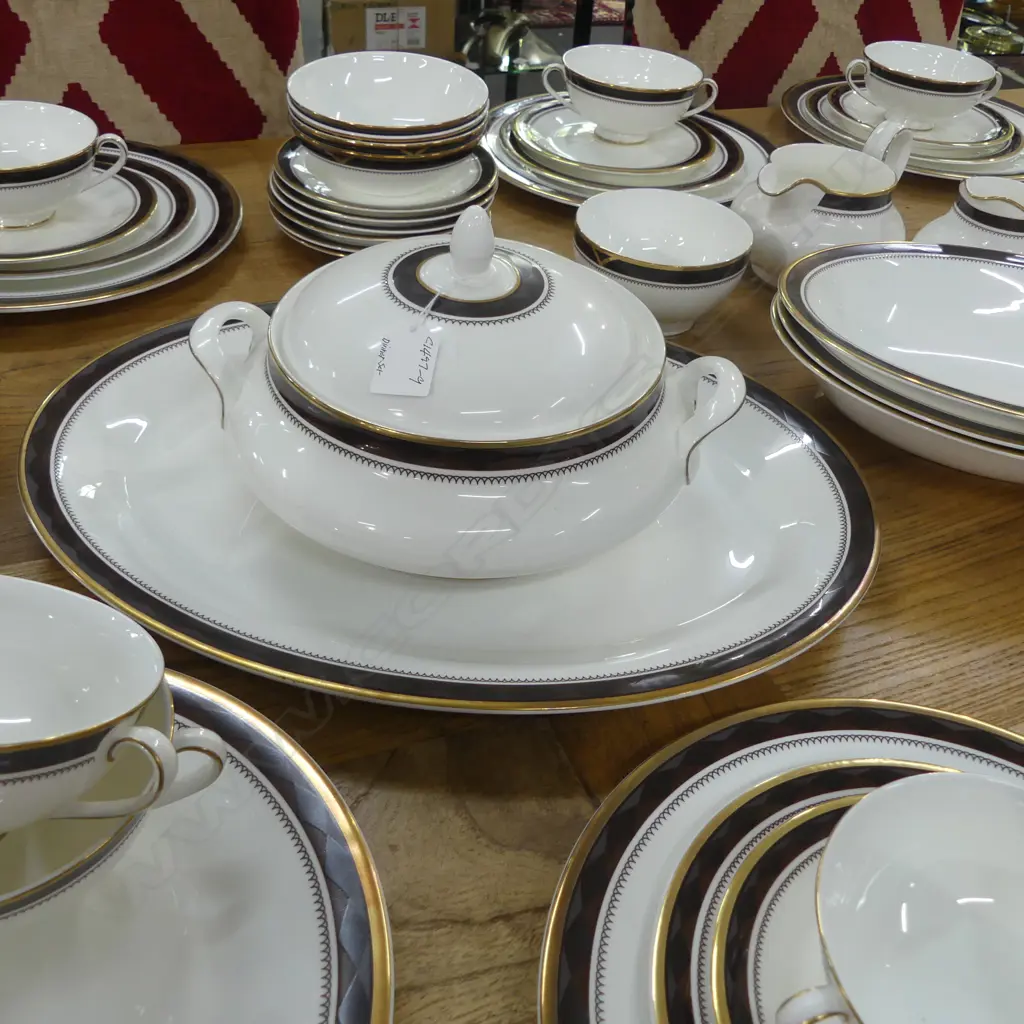 ROYAL DOULTON HARROW DINNERSET Image 1++